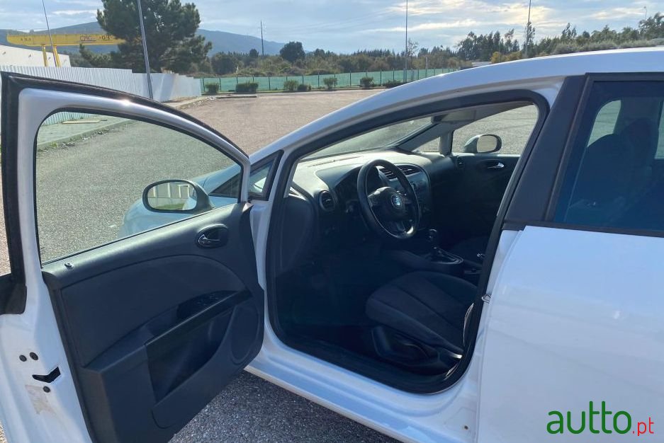 2008' SEAT Leon photo #4