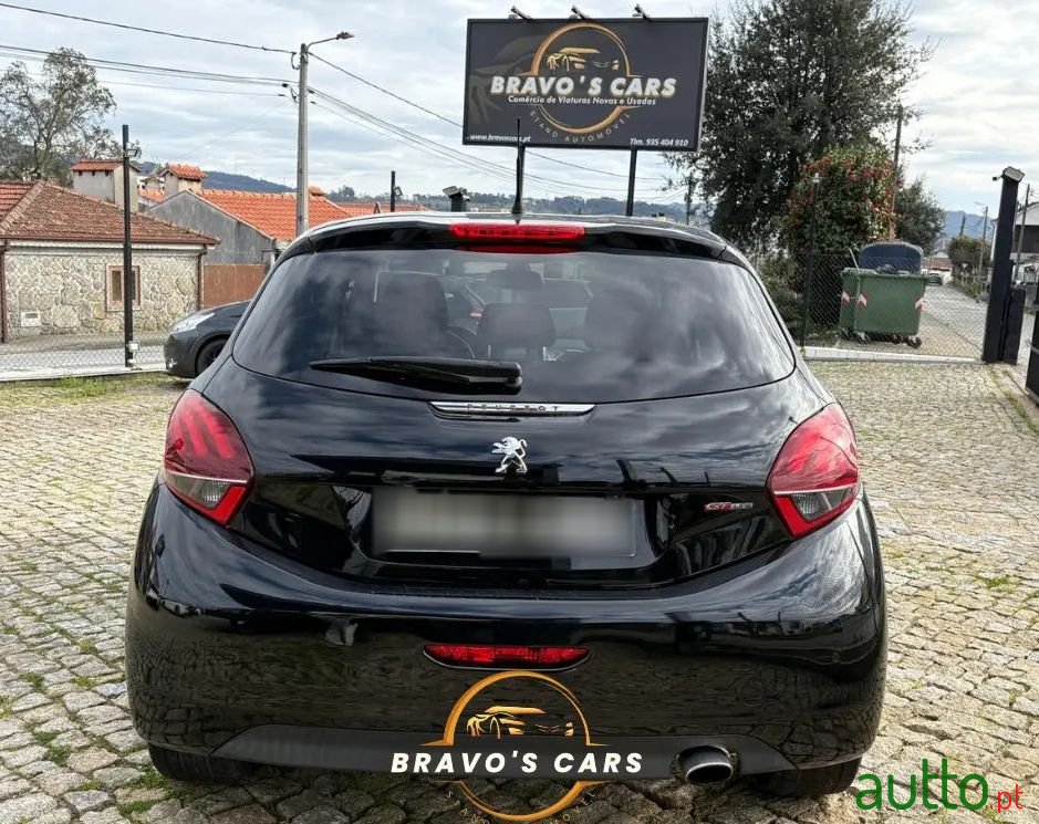 2015' Peugeot 208 photo #5