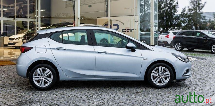 2017' Opel Astra photo #1