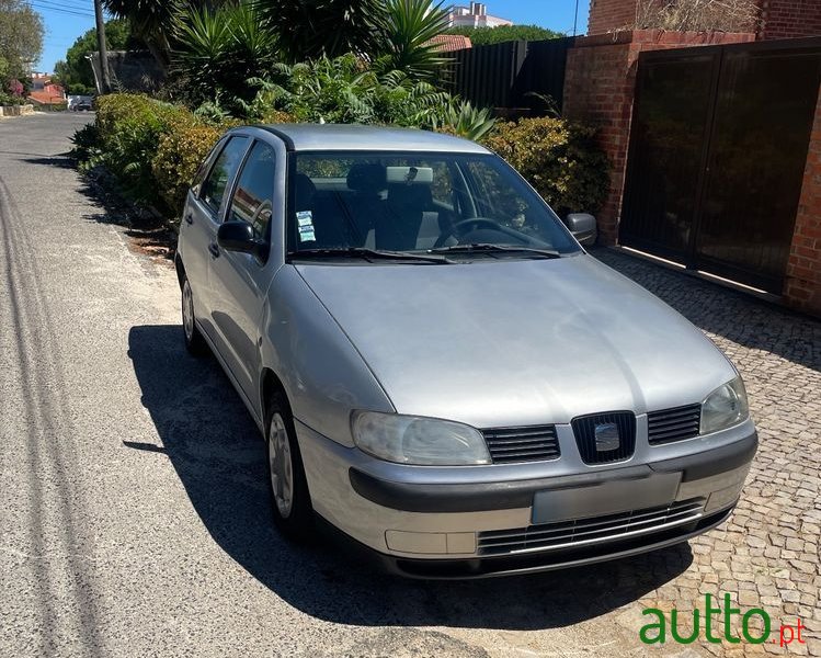 2001' SEAT Ibiza 1.0 Passion photo #2