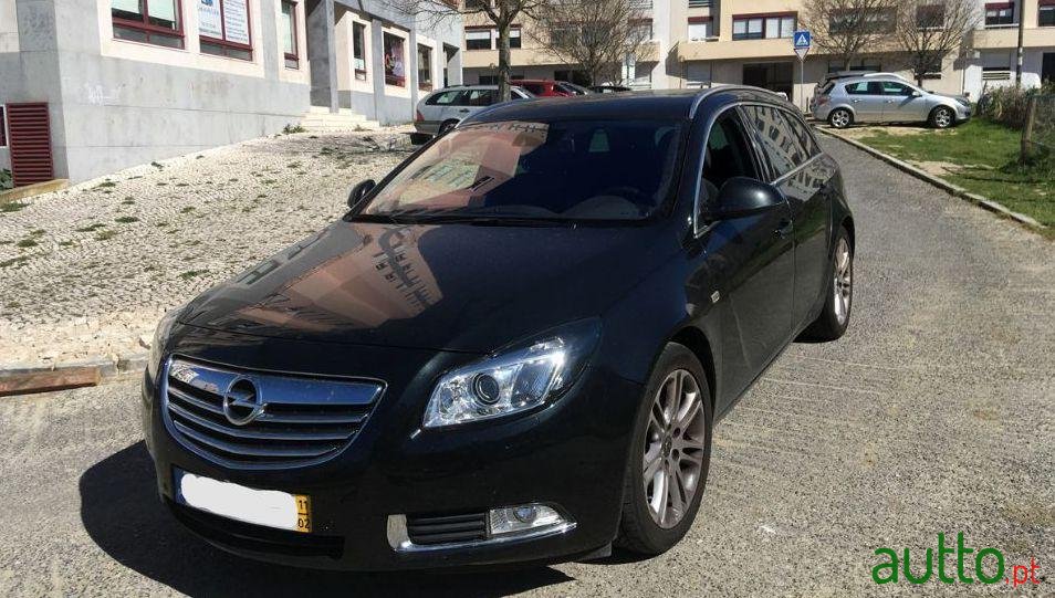 2011' Opel Insignia Sport Tourer photo #3