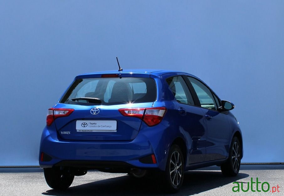 2020' Toyota Yaris photo #4