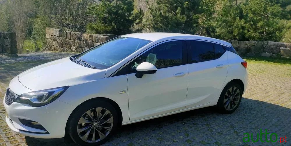 2016' Opel Astra photo #1