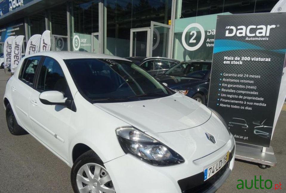 2010' Renault Clio 1.5 Dci Confort photo #2