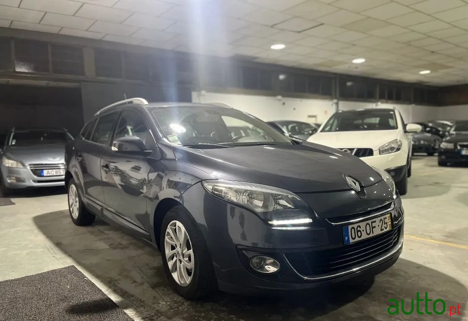 2014' Renault Megane Sport Tourer photo #1