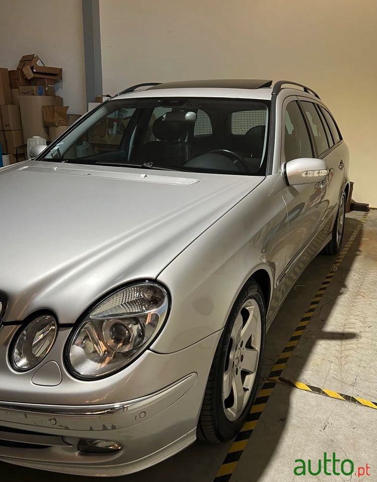 2004' Mercedes-Benz E 270 photo #2