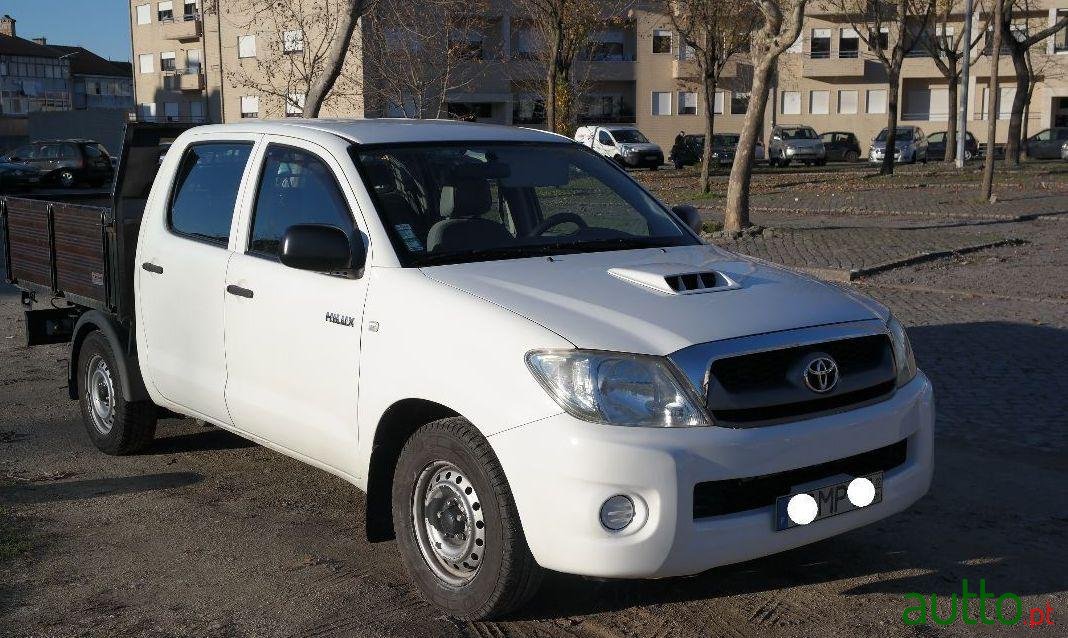 2012' Toyota Hilux 5 Lugares photo #2