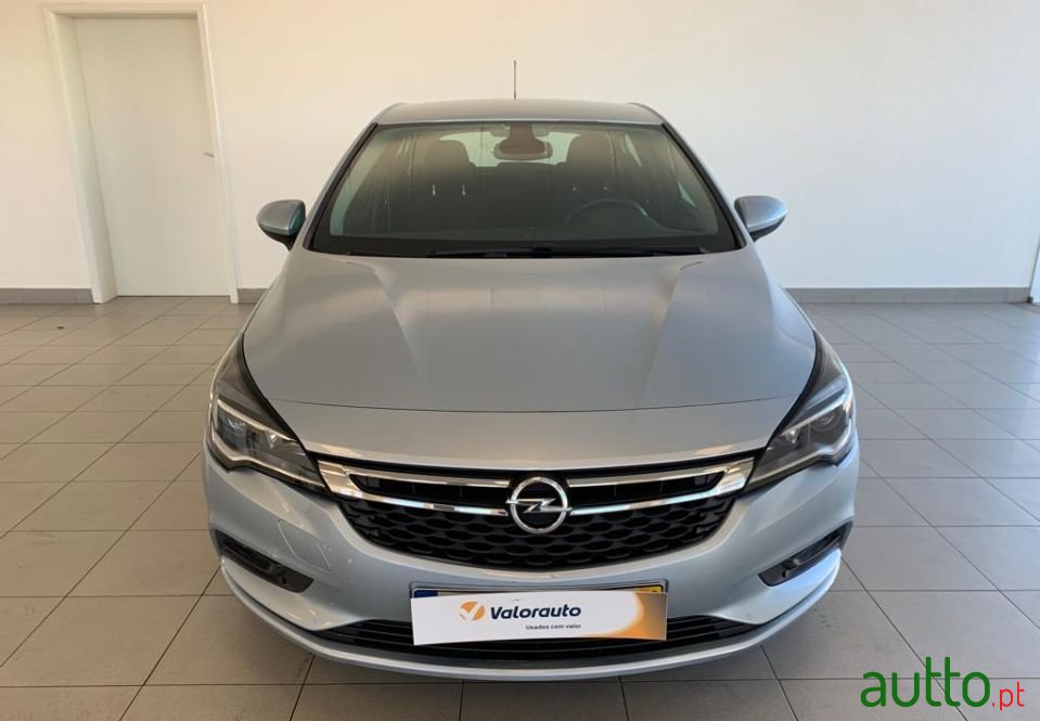 2018' Opel Astra photo #1