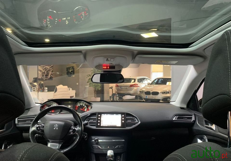 2015' Peugeot 308 photo #5