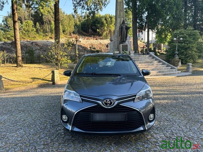 2015' Toyota Yaris 1.0 Vvt-I Comfort photo #2