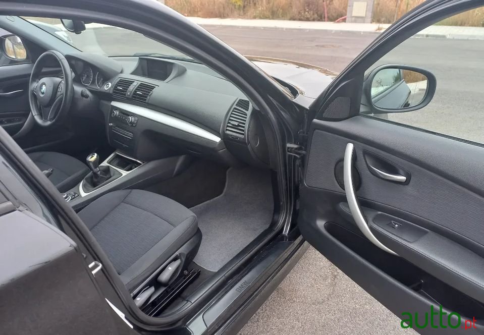 2009' BMW 118 photo #3