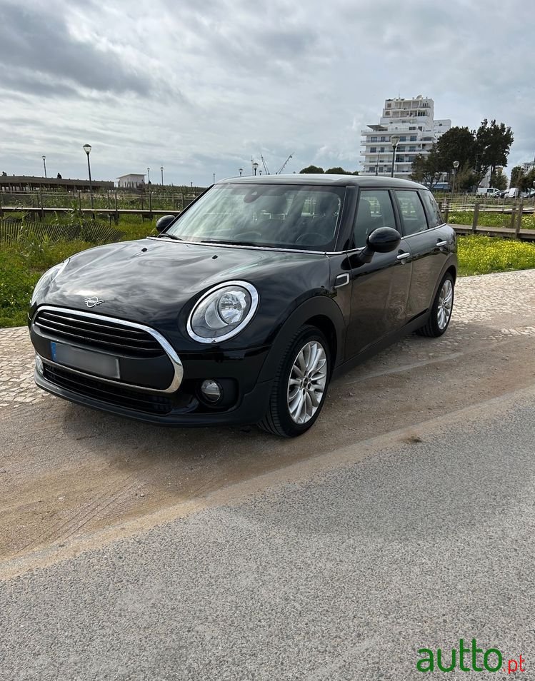 2019' MINI Clubman One D photo #1