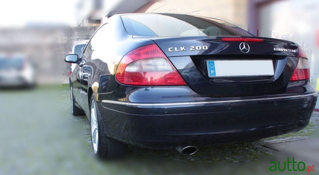 2005' Mercedes-Benz Clk-200 photo #2