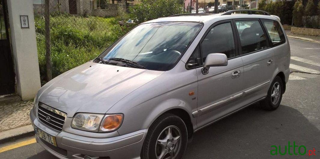 2002' Hyundai Trajet 2.0 Crdi photo #2