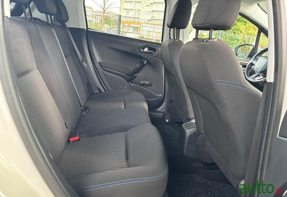 2018' Peugeot 208 photo #6