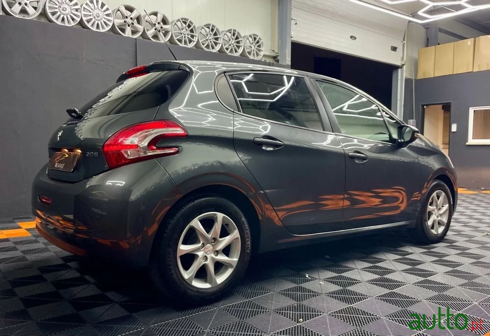 2015' Peugeot 208 photo #5