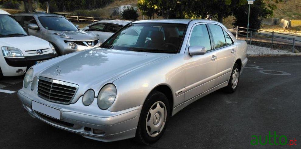 2000' Mercedes-Benz E-220 Cdi Classic photo #1