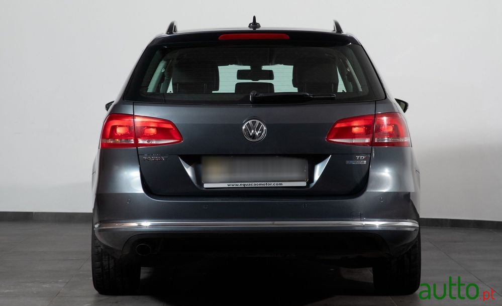 2011' Volkswagen Passat Variant photo #4