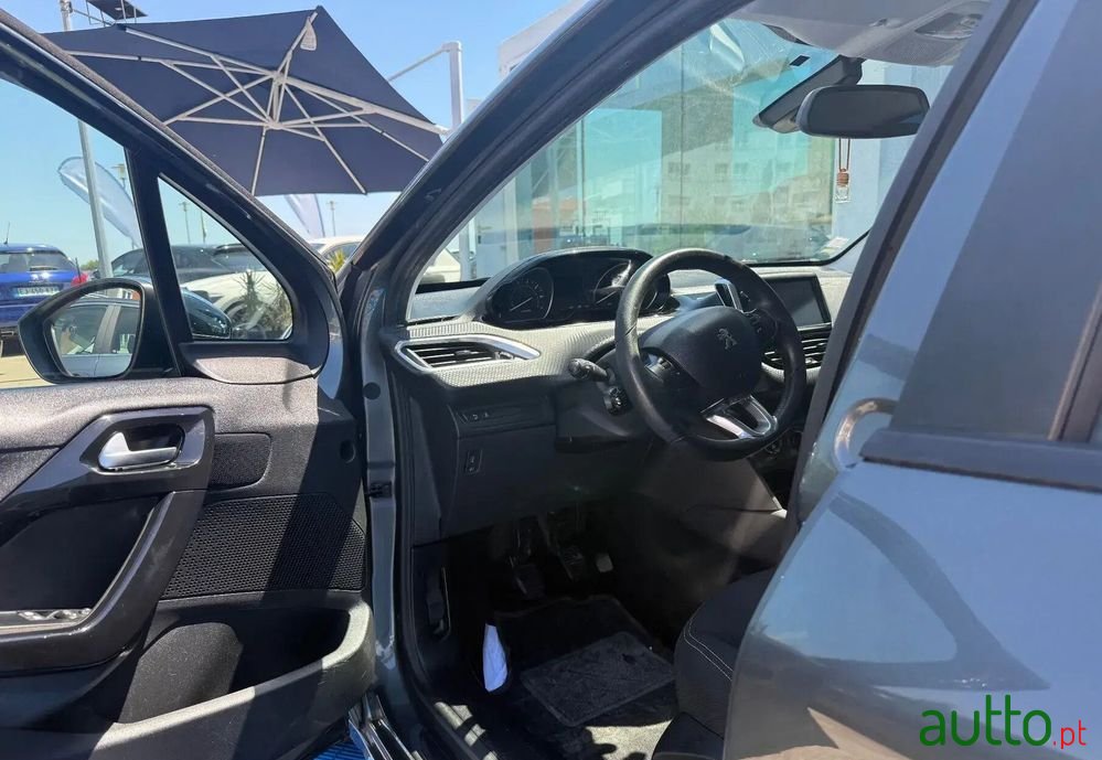 2017' Peugeot 208 photo #5