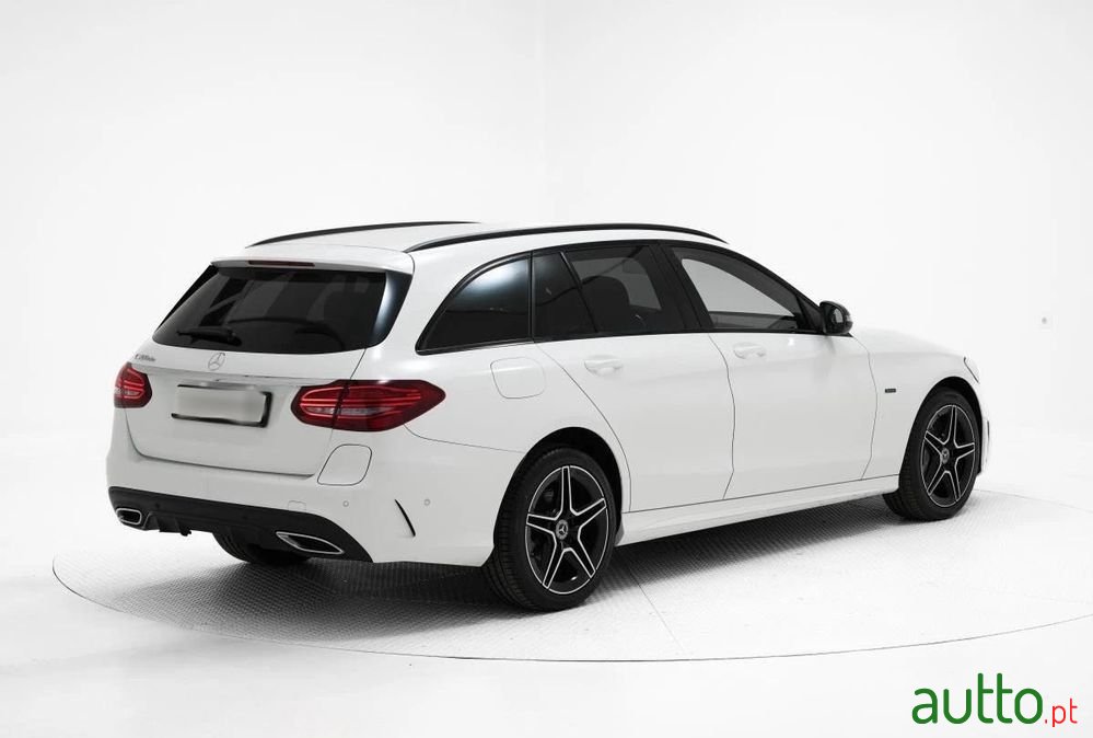 2021' Mercedes-Benz Classe C photo #2