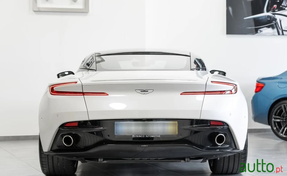 2019' Aston Martin DB11 Coupé photo #5