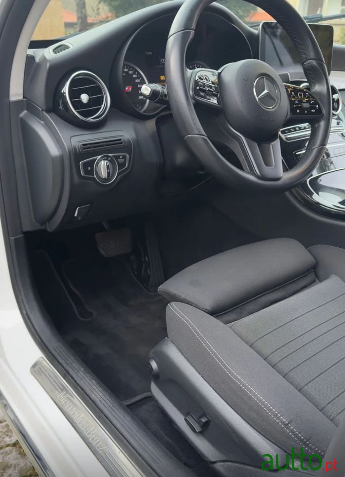 2020' Mercedes-Benz Classe C photo #6