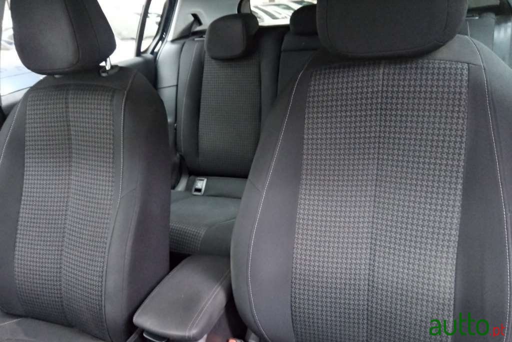 2018' Peugeot 308 photo #5