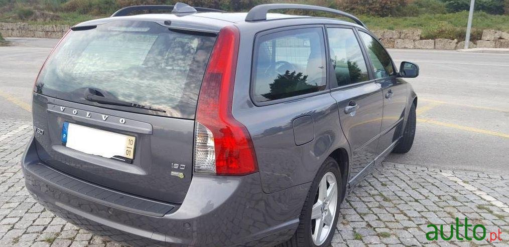 2010' Volvo V50 photo #2