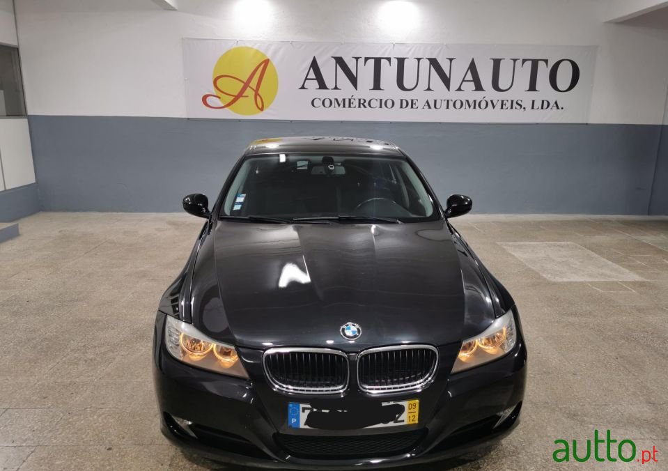 2009' BMW 318 photo #2