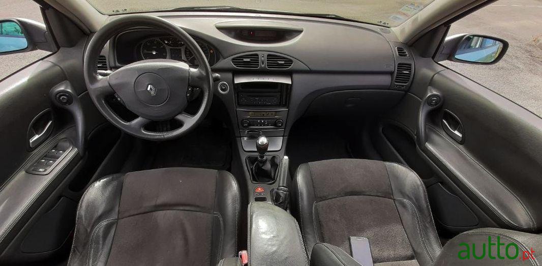 2004' Renault Laguna Break photo #1