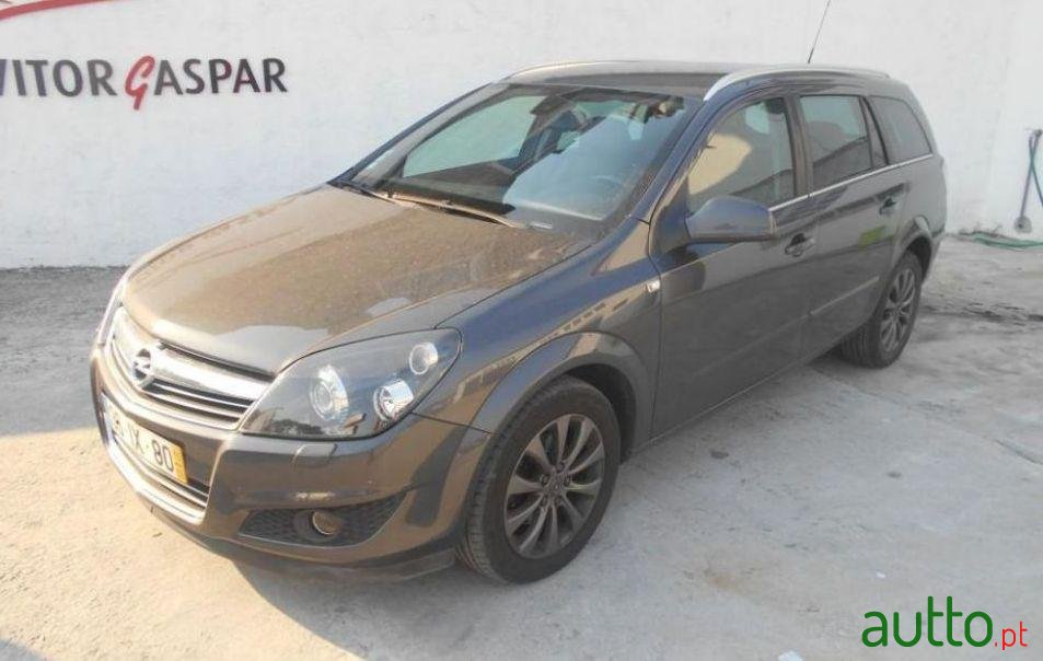 2010' Opel Astra Caravan photo #2