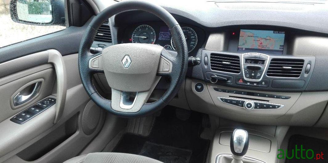 2008' Renault Laguna Break photo #1