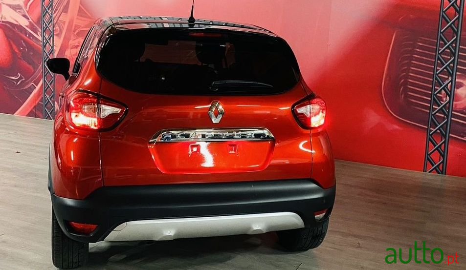 2015' Renault Captur photo #5