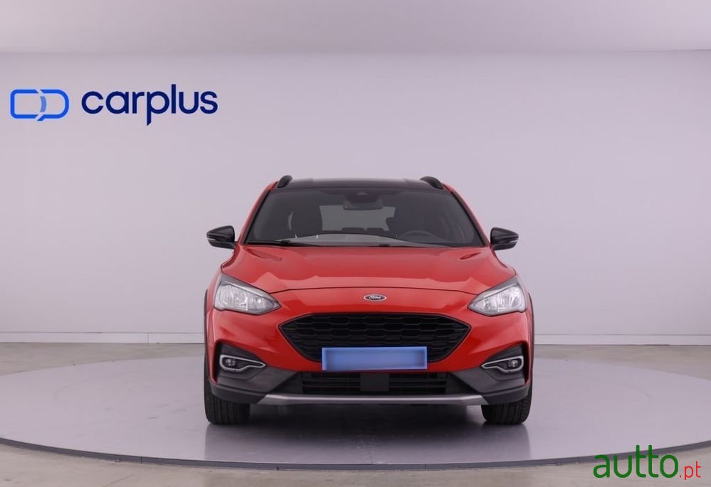 2020' Ford Focus photo #3