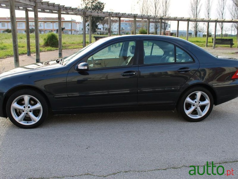 2002' Mercedes-Benz C 220 photo #2