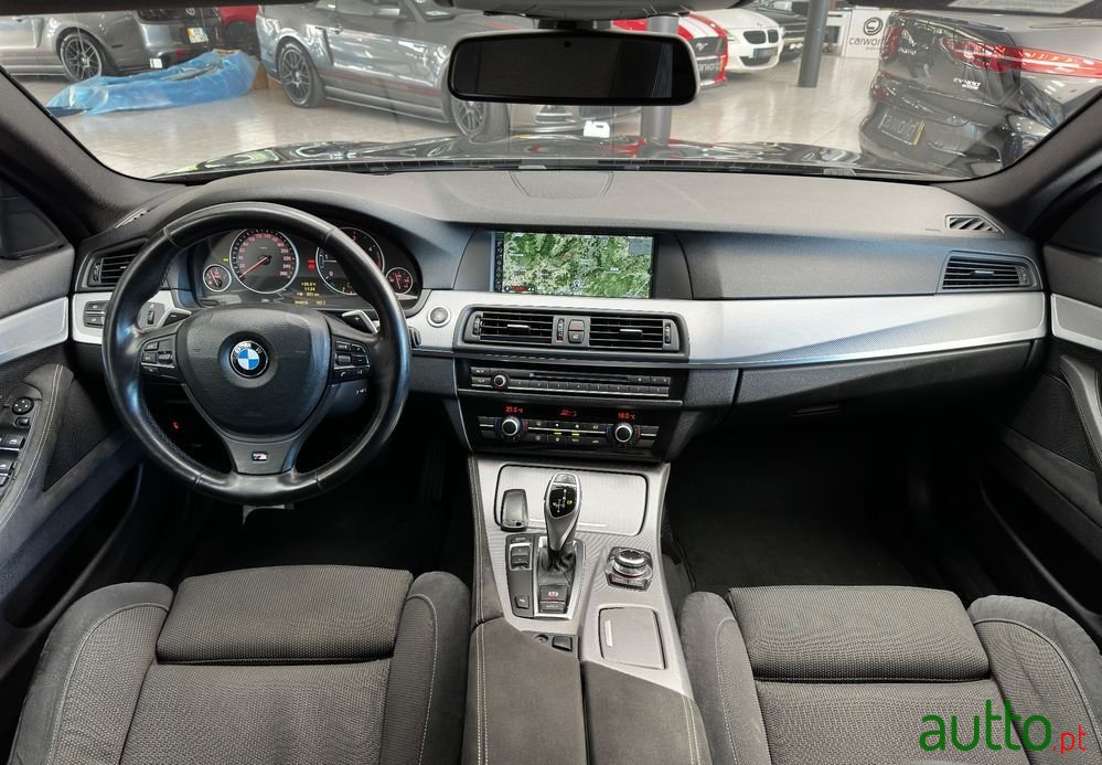 2011' BMW 520 D Pack M Auto photo #5
