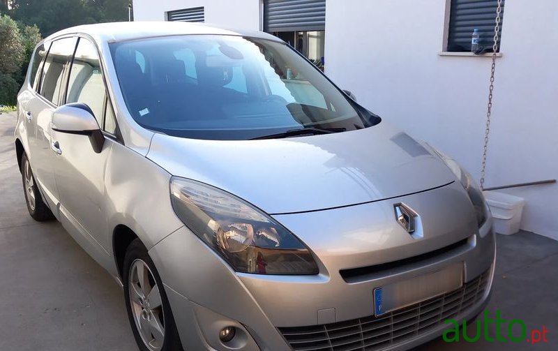 2009' Renault Grand Scenic photo #1
