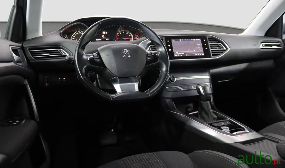 2017' Peugeot 308 Puretech photo #4