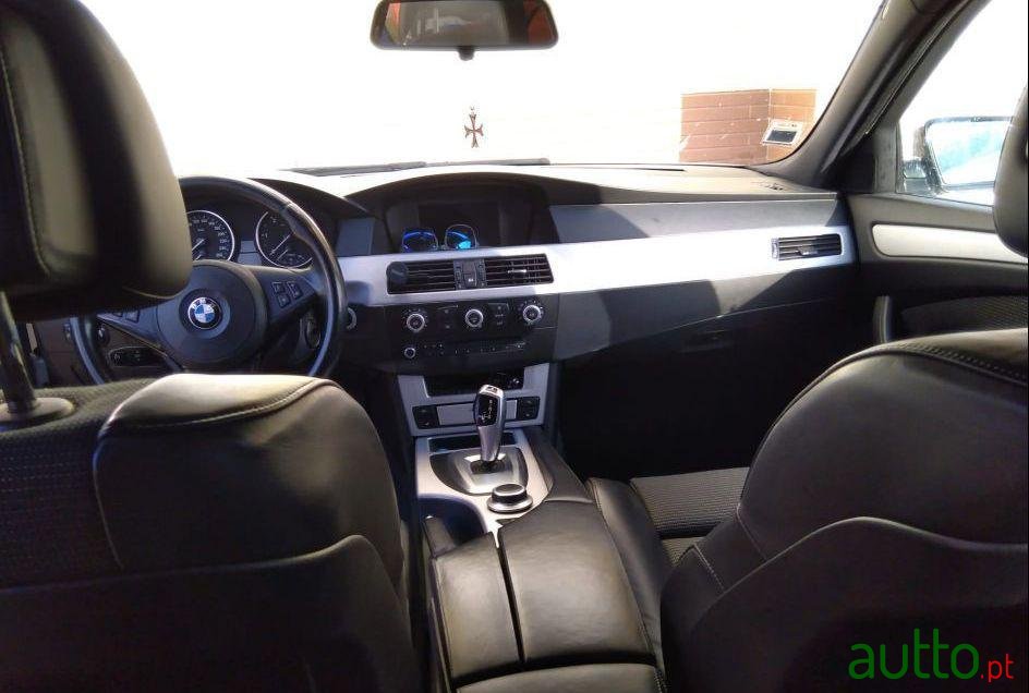 2008' BMW 520 D Auto photo #2