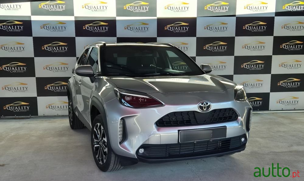 2024' Toyota Yaris Cross 1.5 Hdf Luxury photo #1