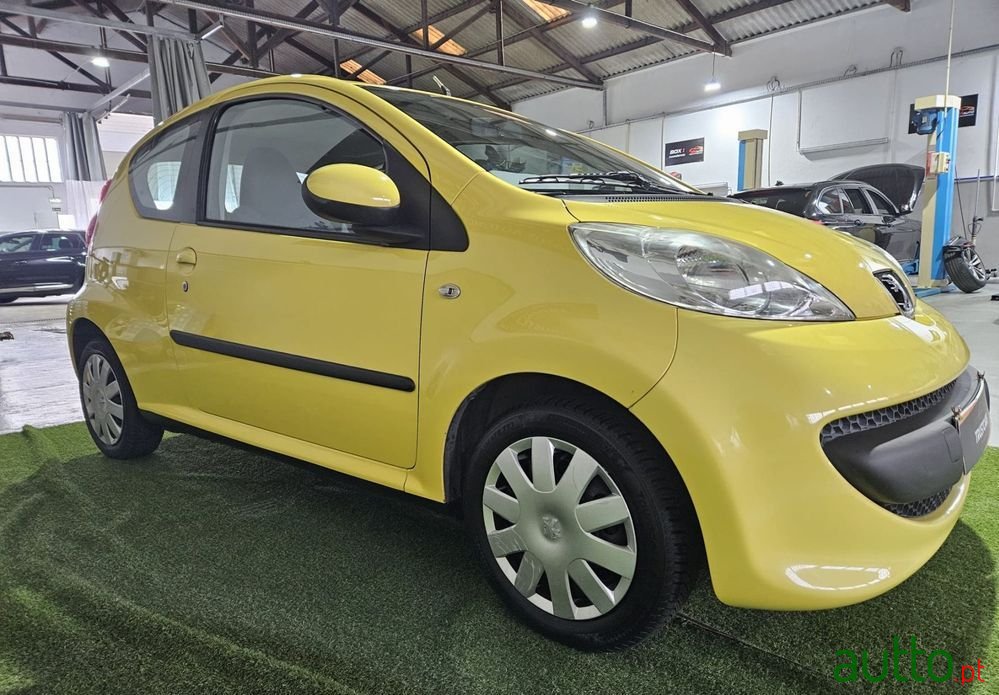 2006' Peugeot 107 photo #3