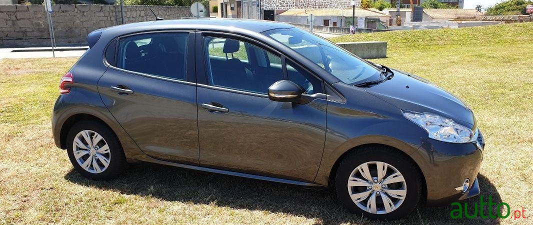 2014' Peugeot 208 1.6 Ehdi photo #1