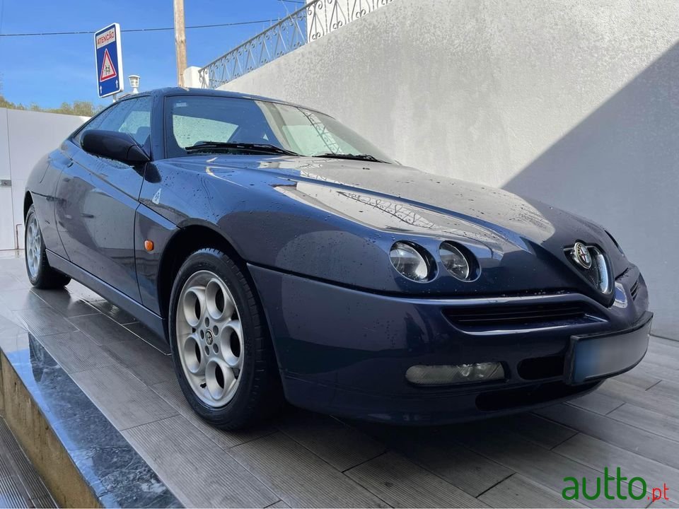 2005' Alfa Romeo GTV photo #5