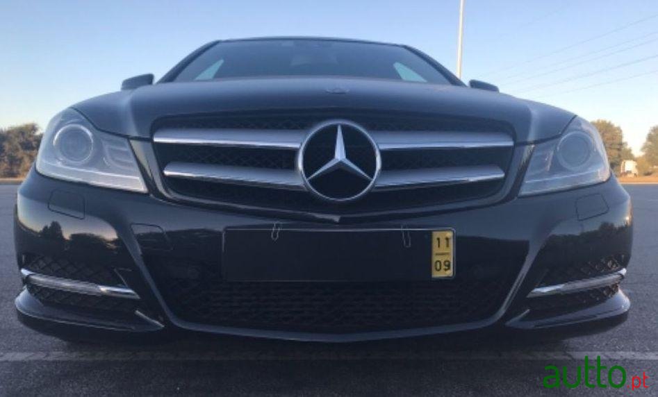 2011' Mercedes-Benz C-250 Amg Coupe photo #2