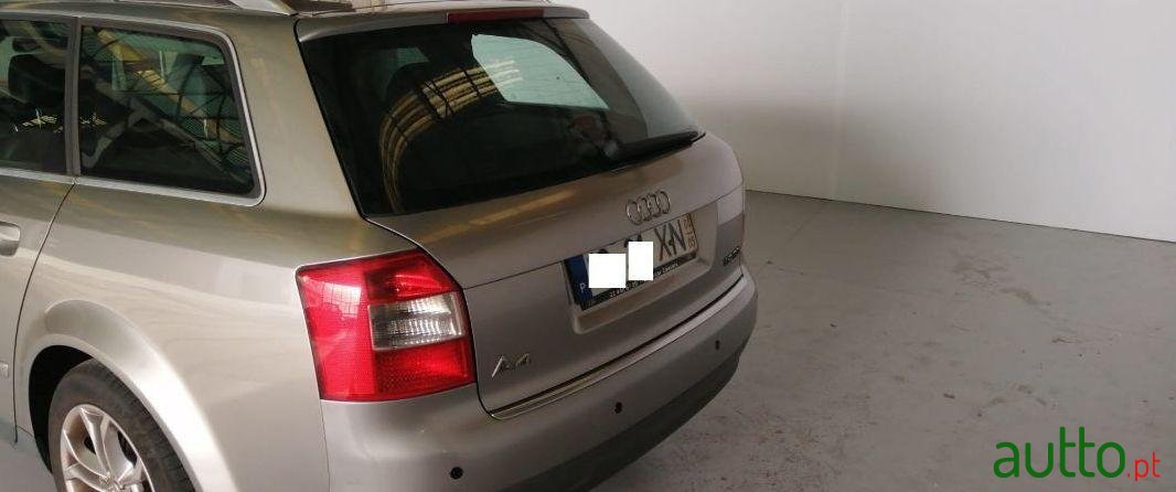 2004' Audi A4 Avant photo #2