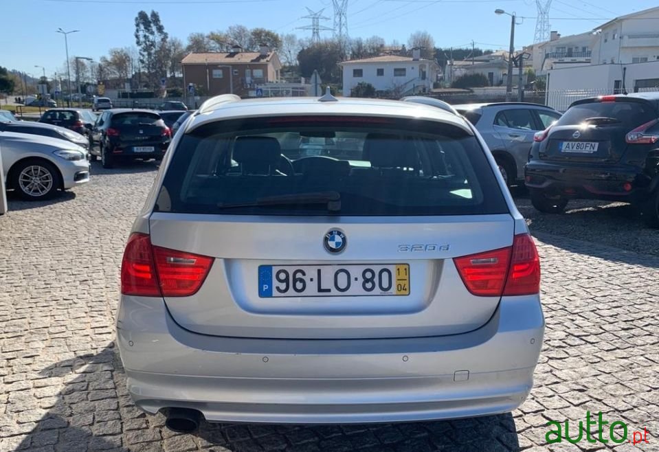 2011' BMW 320 photo #5