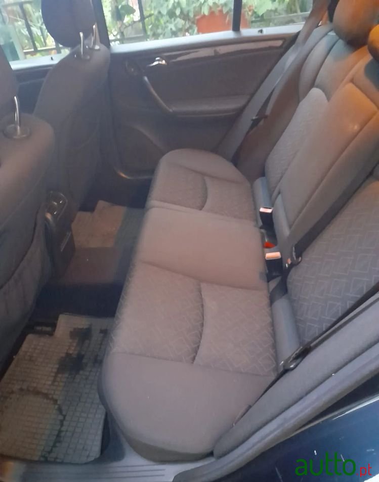 2002' Mercedes-Benz 220 photo #5