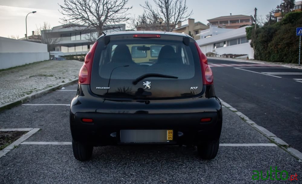 2009' Peugeot 107 1.0 Trendy photo #3
