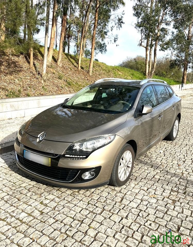 2012' Renault Megane Sport Tourer photo #1