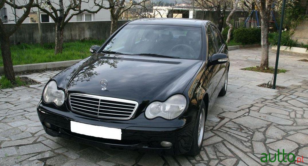2002' Mercedes-Benz 220 photo #1